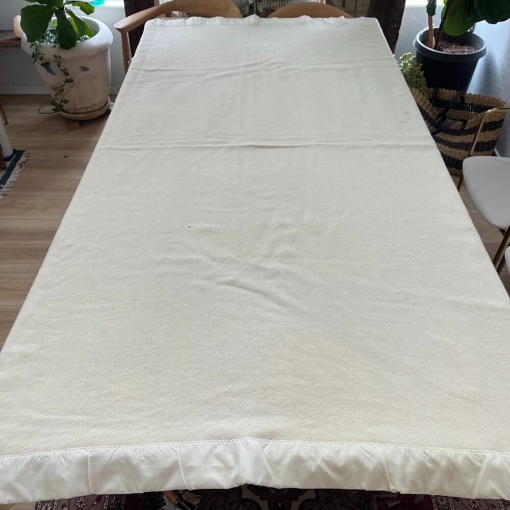 Treasure Chest Pure Wool Blanket 64 x 85" Cream Color Satin Trim